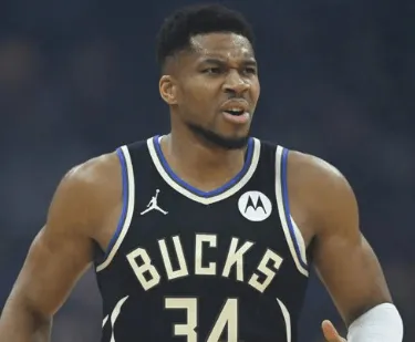 开云-美记：雄鹿正在联系很多球队和球员，试图帮字母哥寻找帮手